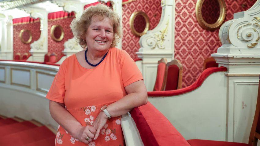 A doktornő 40 éve ügyel a Szegedi Nemzeti Színház előadásain hír képe A doktornő 40 éve ügyel a Szegedi Nemzeti Színház előadásain hír képe