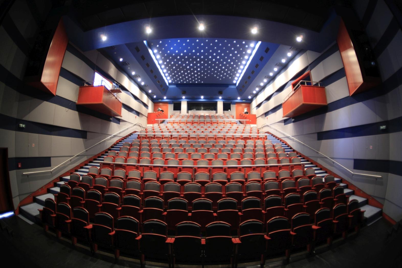 A HÉTVÉGE PROGRAMJA A KISSZÍNHÁZBAN hír képe A HÉTVÉGE PROGRAMJA A KISSZÍNHÁZBAN hír képe