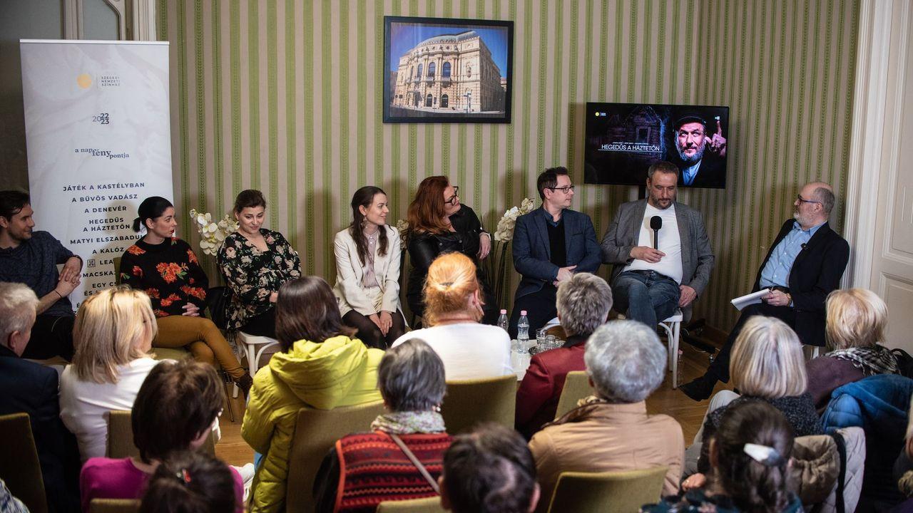 A tejesember és az öt lánya, akik azért lázadtak, hogy boldogok lehessenek hír képe A tejesember és az öt lánya, akik azért lázadtak, hogy boldogok lehessenek hír képe