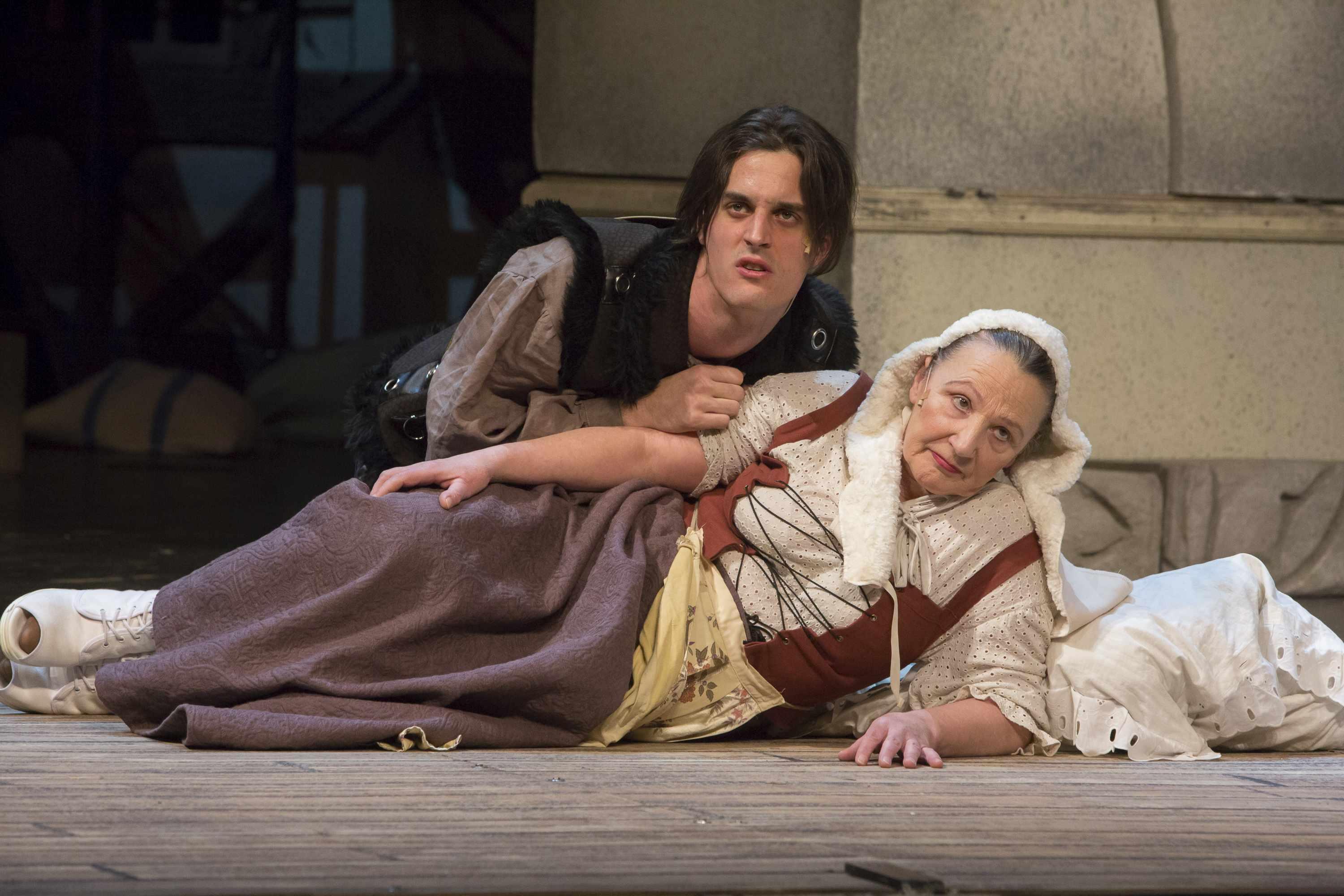 A virágok helyett a színpadot választotta hír képe A virágok helyett a színpadot választotta hír képe