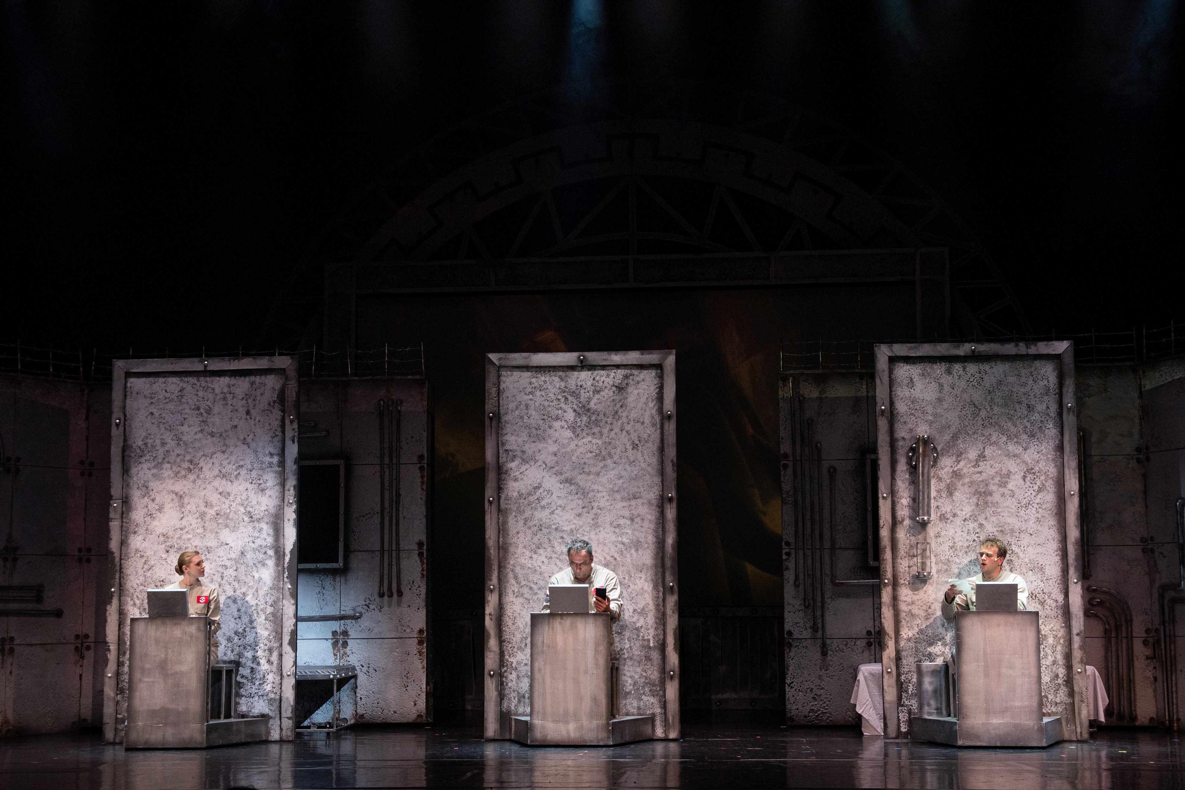 Az 1984 figyelmeztetés, nem használati utasítás hír képe Az 1984 figyelmeztetés, nem használati utasítás hír képe