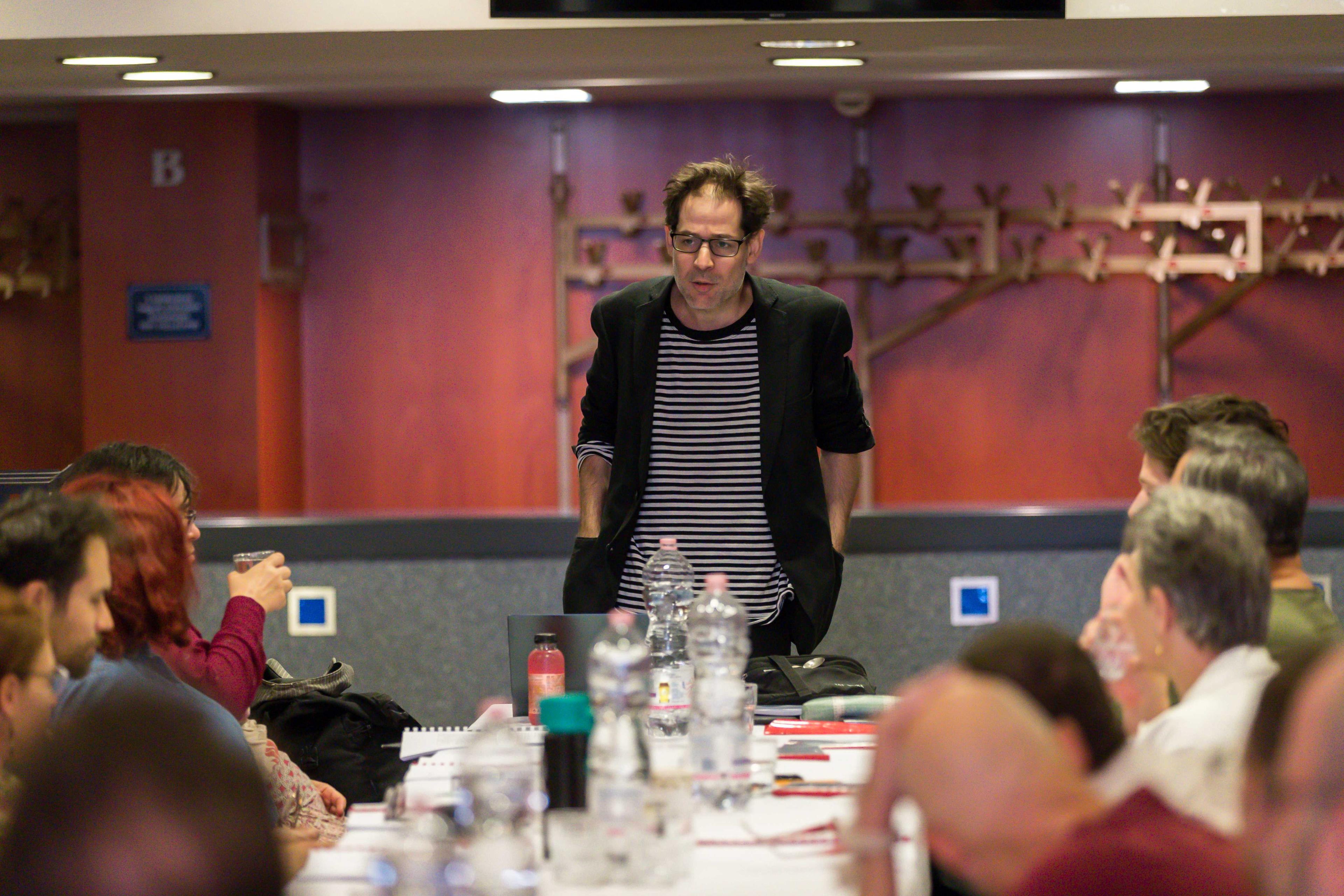 Az eltört korsó: új bemutató a szegedi Kisszínházban hír képe Az eltört korsó: új bemutató a szegedi Kisszínházban hír képe