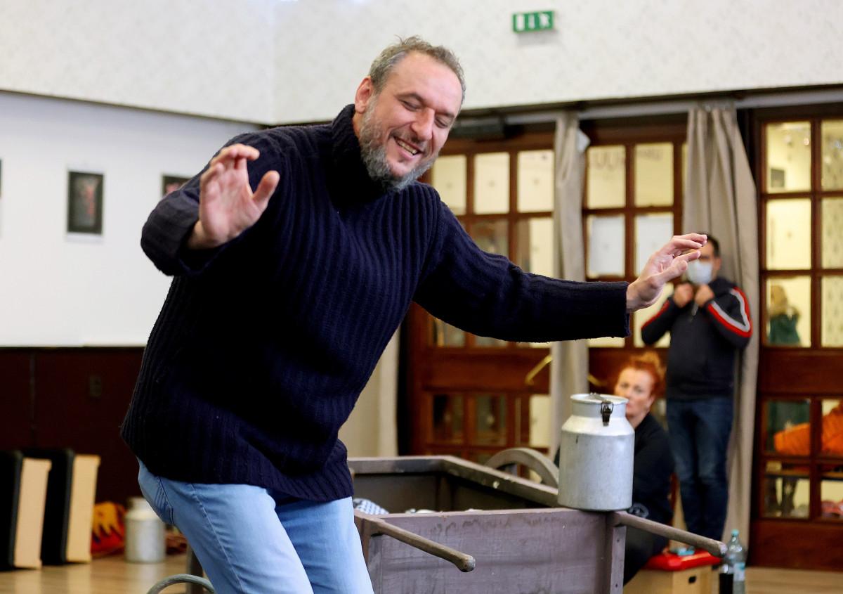 Borovics Tamásnak nem lenne ellenére a több film, de erősen építenek rá a szegedi színházban hír képe Borovics Tamásnak nem lenne ellenére a több film, de erősen építenek rá a szegedi színházban hír képe