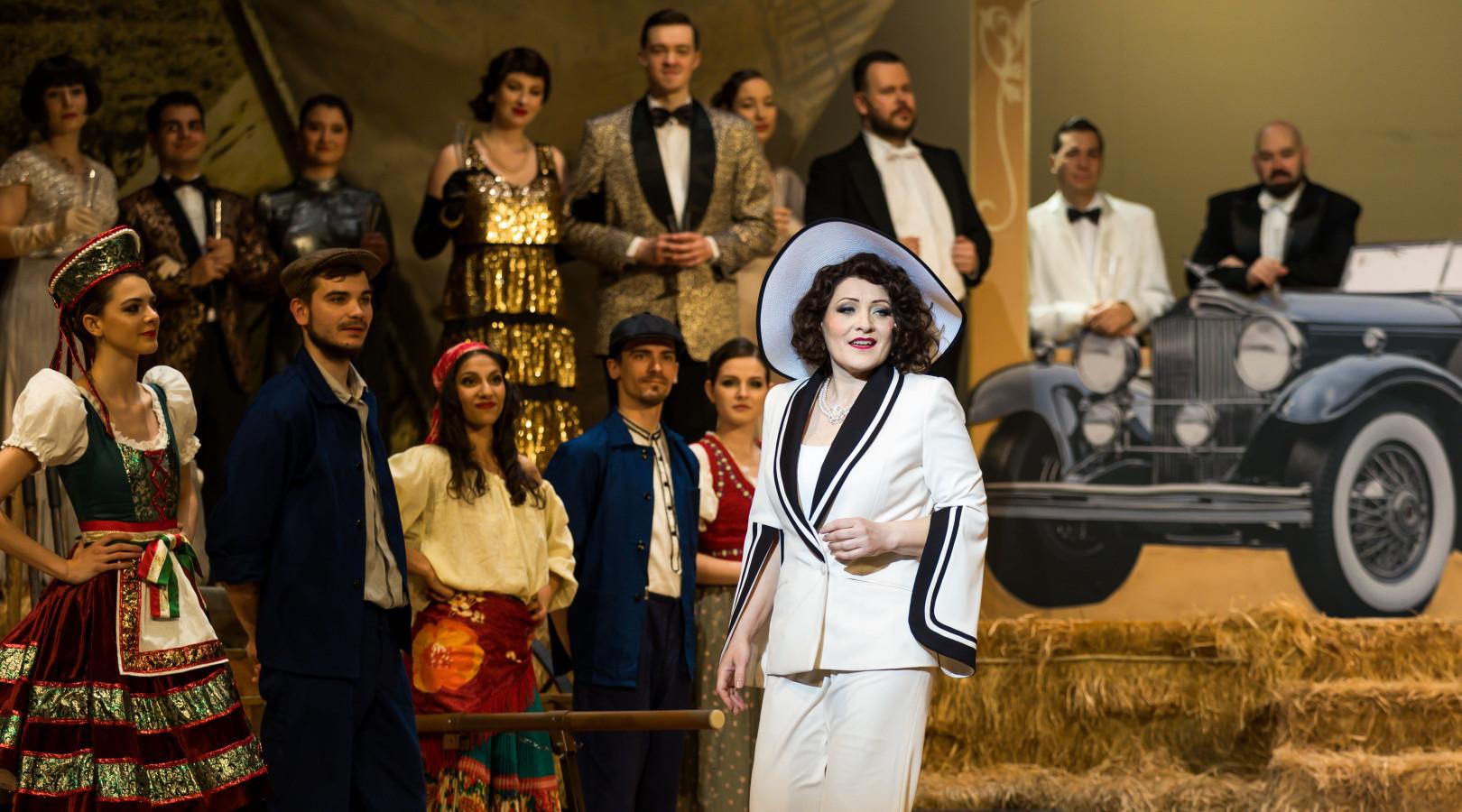 „Egyik szerep élesíti a másikat” – vallja a Marica grófnő-premier primadonnája: Kónya Krisztina hír képe „Egyik szerep élesíti a másikat” – vallja a Marica grófnő-premier primadonnája: Kónya Krisztina hír képe