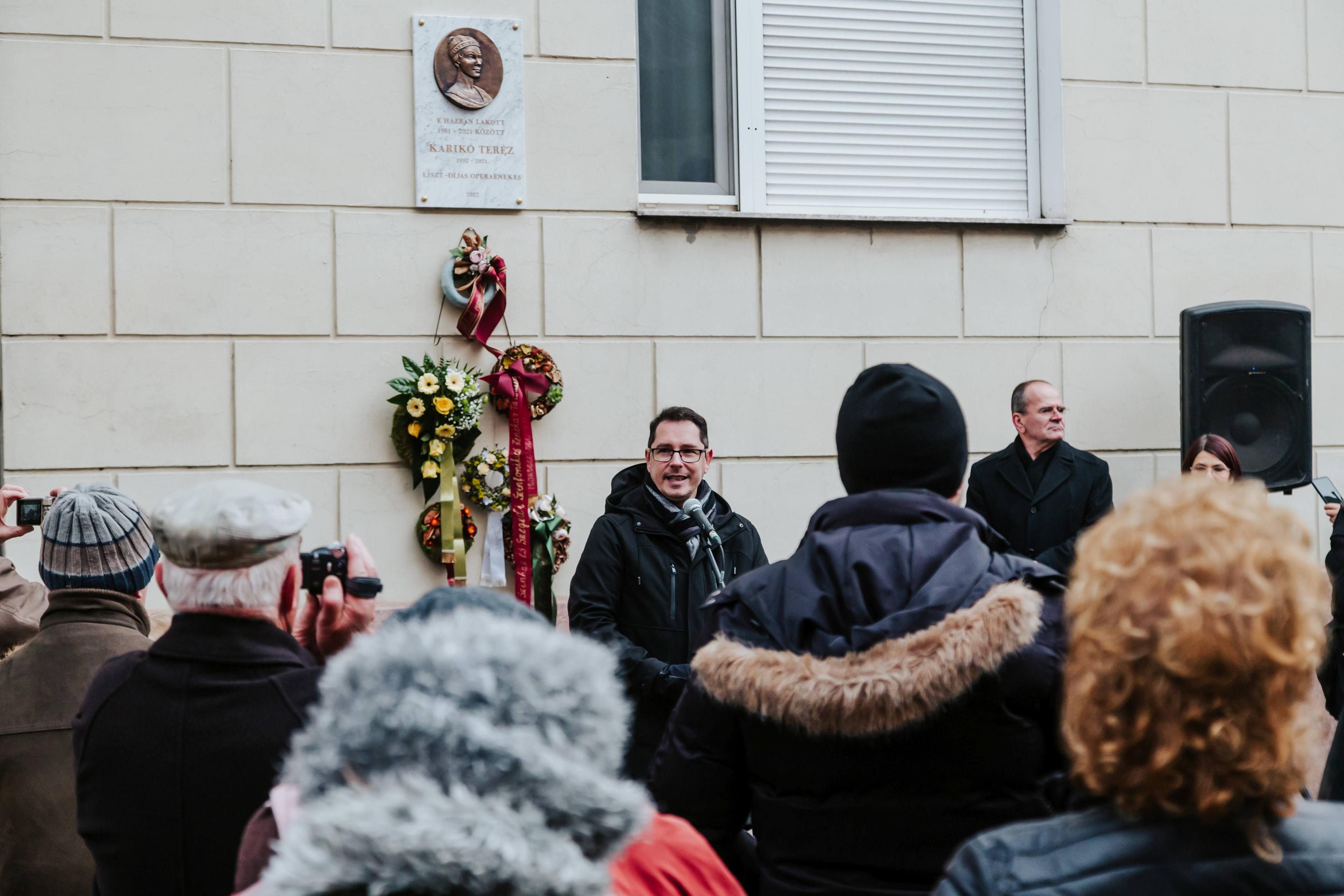 Emléktábla hirdeti, hol lakott Karikó Teréz, a szegedi operajátszás csillaga hír képe Emléktábla hirdeti, hol lakott Karikó Teréz, a szegedi operajátszás csillaga hír képe