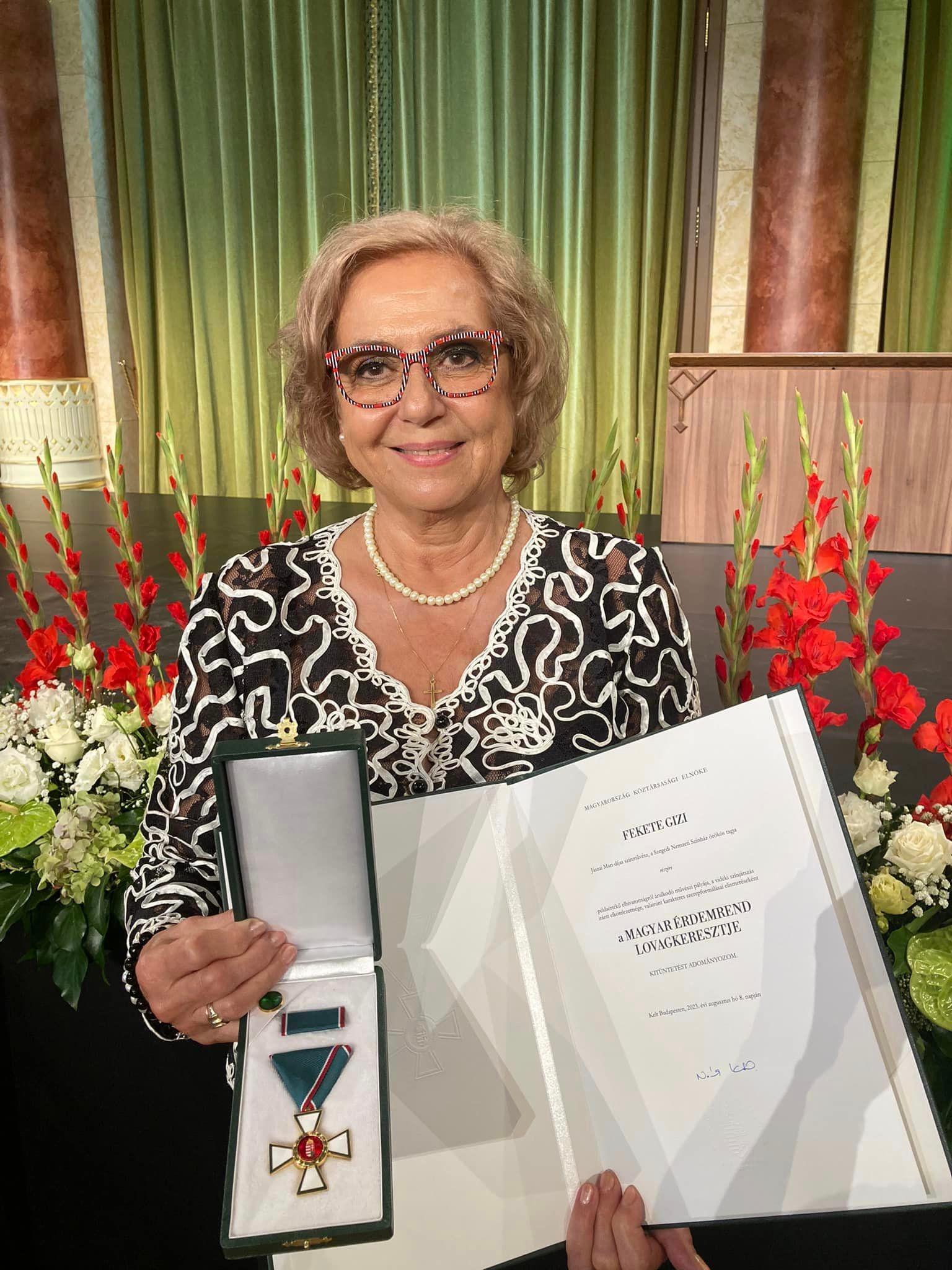 Fekete Gizi Magyar Érdemrend Lovagkeresztje kitüntetést kapott 1 Fekete Gizi Magyar Érdemrend Lovagkeresztje kitüntetést kapott 1