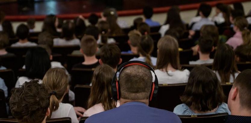 Félezer gyereket hívott színházba a Lions hír képe Félezer gyereket hívott színházba a Lions hír képe