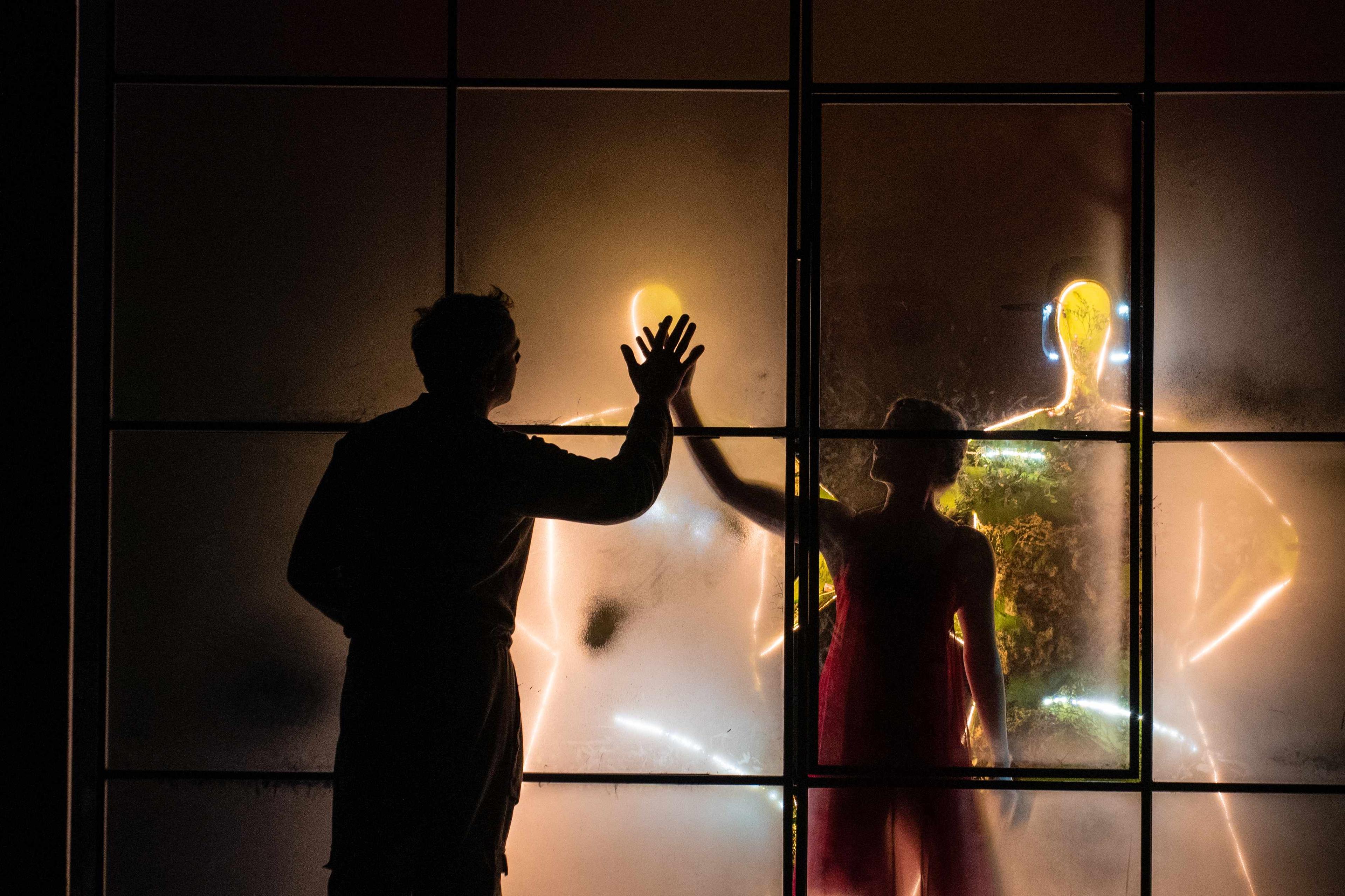 Három díjat is besöpört az eSzínházi Fesztiválon a Szegedi Nemzeti Színház 1984 című előadása hír képe Három díjat is besöpört az eSzínházi Fesztiválon a Szegedi Nemzeti Színház 1984 című előadása hír képe