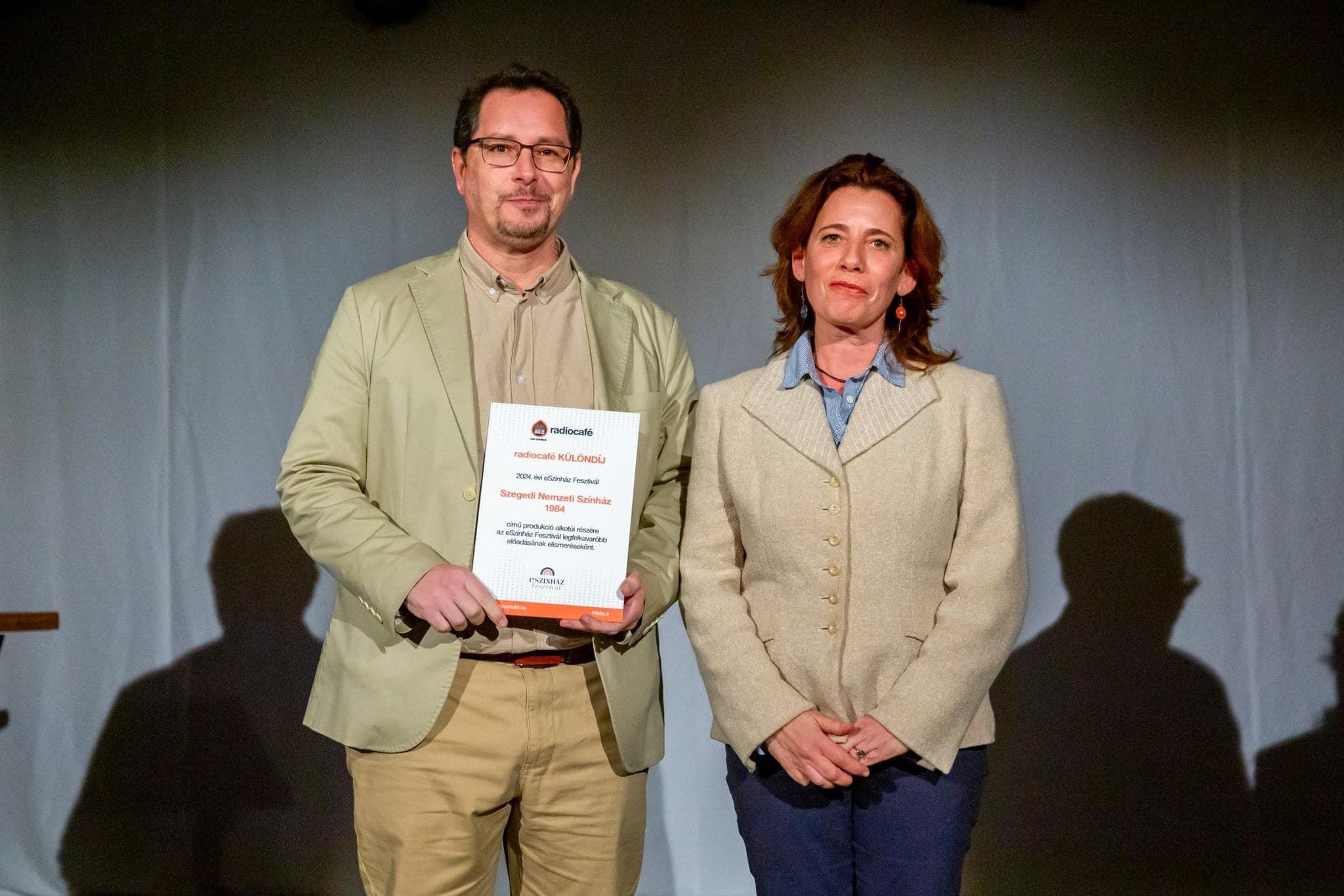 Három díjat is besöpört az eSzínházi Fesztiválon a Szegedi Nemzeti Színház 1984 című előadása 4 Három díjat is besöpört az eSzínházi Fesztiválon a Szegedi Nemzeti Színház 1984 című előadása 4