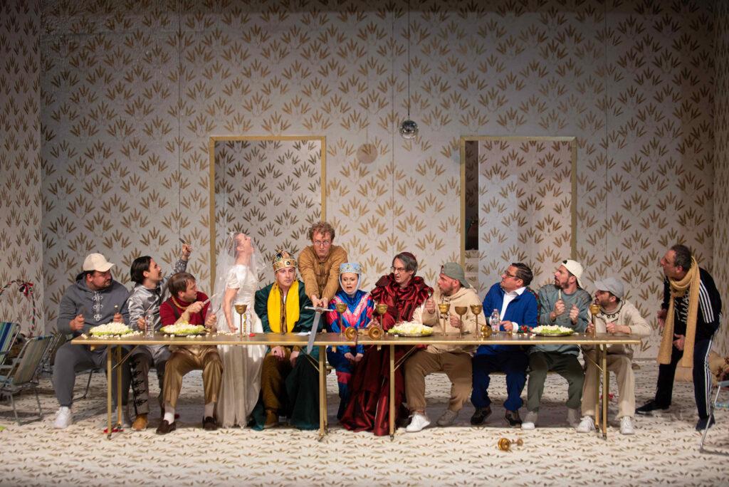 Keccsölő oligarchák országa hír képe Keccsölő oligarchák országa hír képe