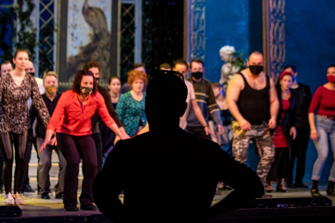 Király Levente és az LGT: a pincétől a padlásig Szól a rádió a szegedi színházban hír képe Király Levente és az LGT: a pincétől a padlásig Szól a rádió a szegedi színházban hír képe