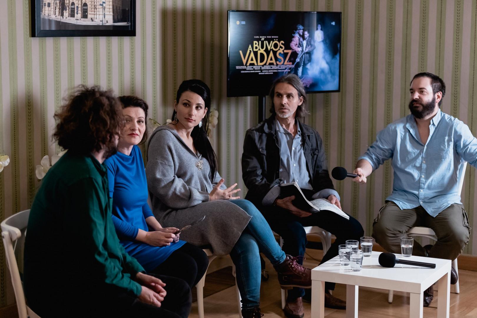 Közönségtalálkozó a Reök-palotában: A bűvös vadász misztikus felnőttmese életről, halálról és emberi gyarlóságról hír képe Közönségtalálkozó a Reök-palotában: A bűvös vadász misztikus felnőttmese életről, halálról és emberi gyarlóságról hír képe