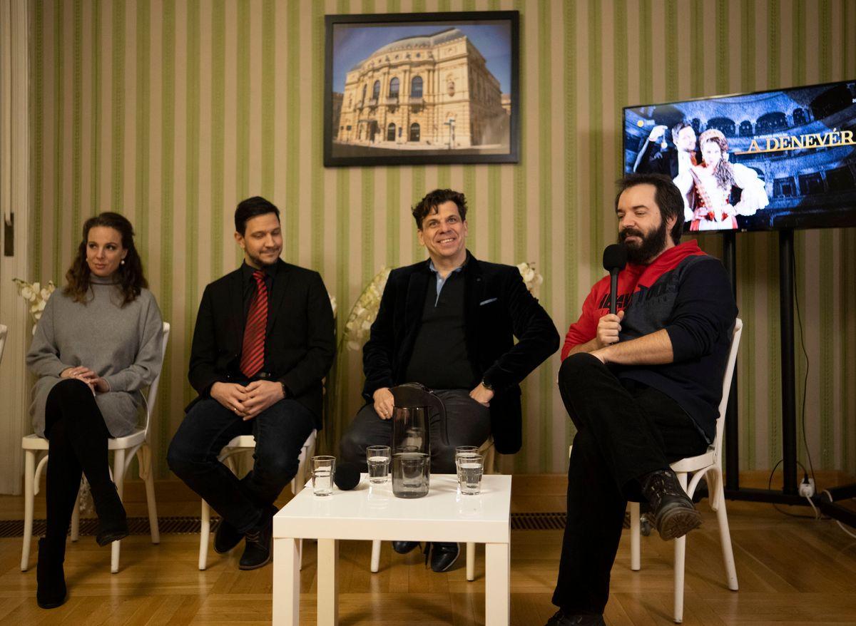 Közönségtalálkozót tartottak A denevérről hír képe Közönségtalálkozót tartottak A denevérről hír képe