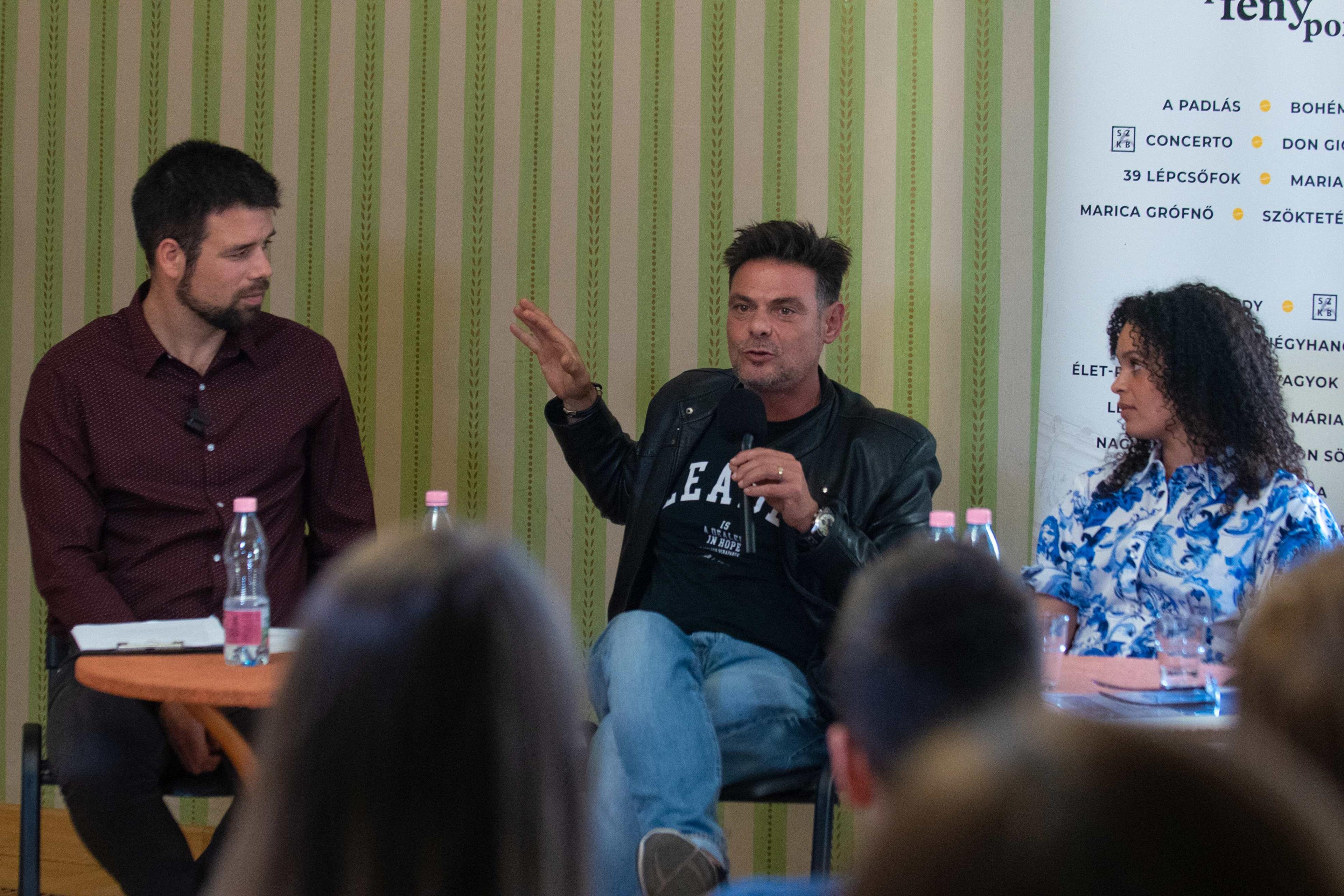 Martin McDonagh fekete komédiája nyitja a kisszínházi évadot: asszociatív játék a rasszizmusról és a kizsákmányolásról 1 Martin McDonagh fekete komédiája nyitja a kisszínházi évadot: asszociatív játék a rasszizmusról és a kizsákmányolásról 1