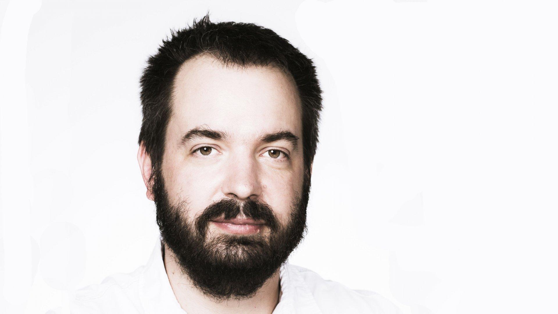 „Minden maszkban érkező néző, egy szerelmes levél a színházhoz” – interjú Dinyés Dániellel hír képe „Minden maszkban érkező néző, egy szerelmes levél a színházhoz” – interjú Dinyés Dániellel hír képe