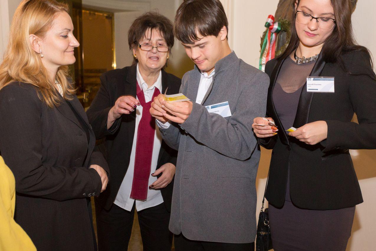 Színházunk a megváltozott munkaképességű fiatalokért 3 Színházunk a megváltozott munkaképességű fiatalokért 3