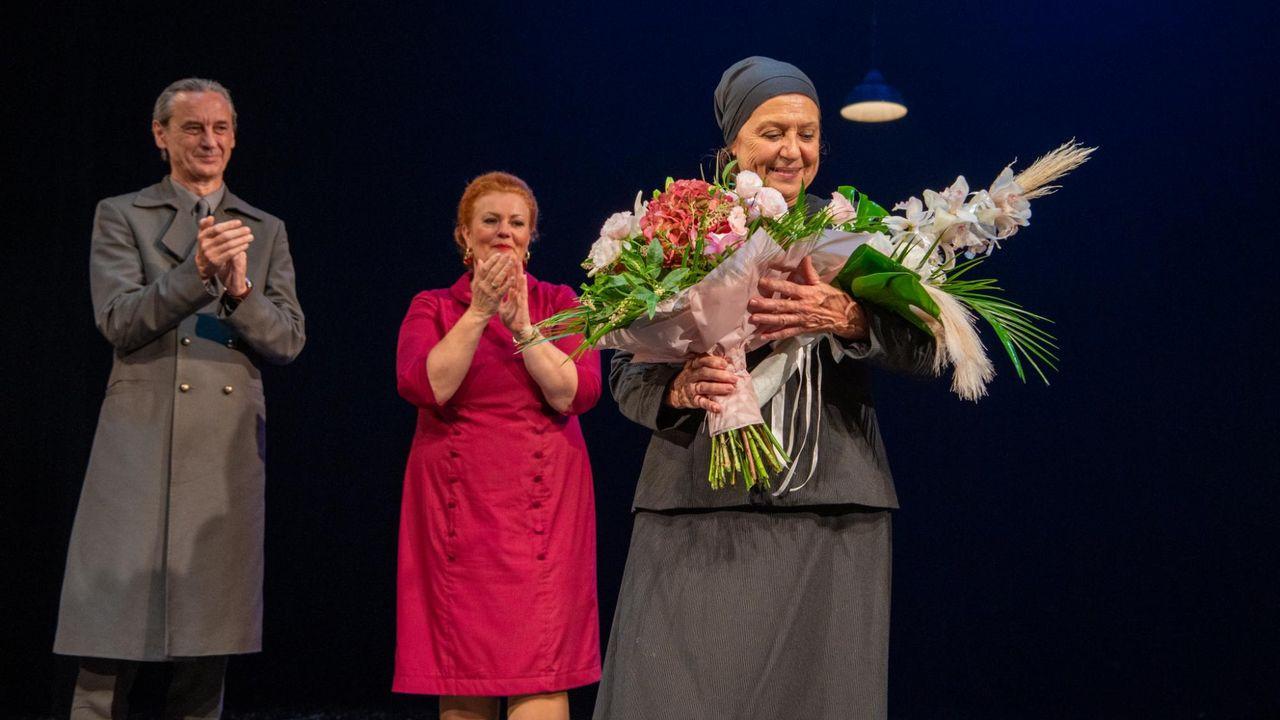 Vastapssal és több meglepetéssel köszöntötték Fekete Gizit a Kisszínházban hír képe Vastapssal és több meglepetéssel köszöntötték Fekete Gizit a Kisszínházban hír képe