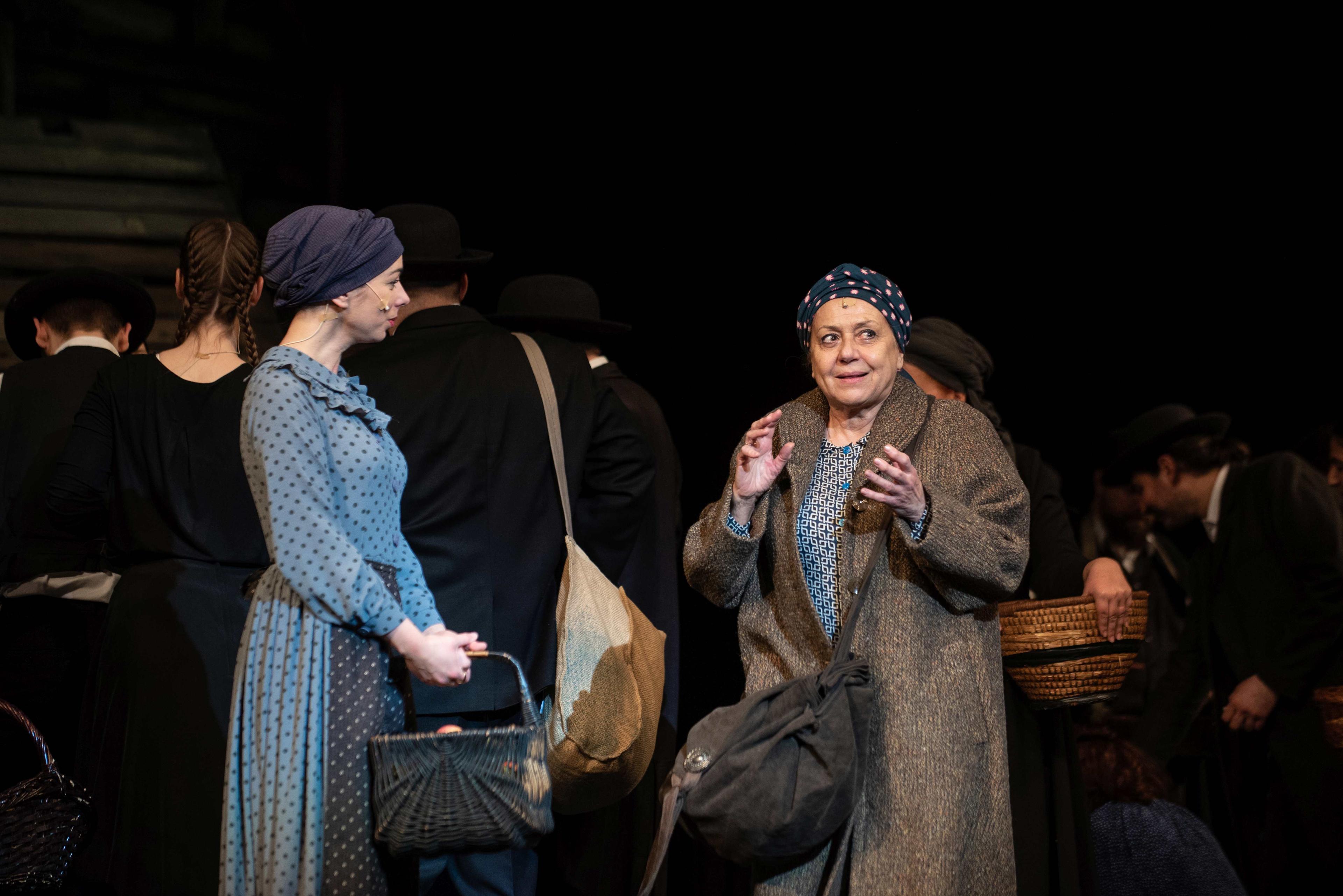 Vastapssal és több meglepetéssel köszöntötték Fekete Gizit a Kisszínházban 4 Vastapssal és több meglepetéssel köszöntötték Fekete Gizit a Kisszínházban 4