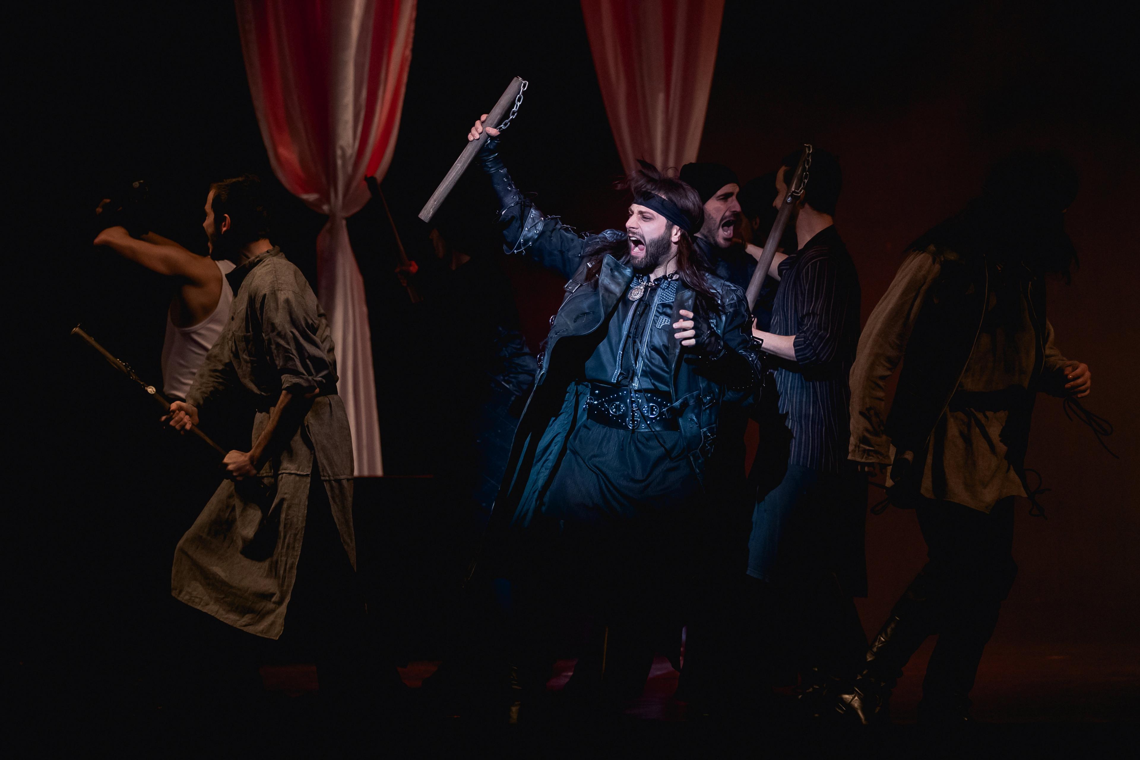 "Vidor habú sötétkék tengeren…” – A kalóz megkésett magyarországi színpadi premierje Szegeden hír képe "Vidor habú sötétkék tengeren…” – A kalóz megkésett magyarországi színpadi premierje Szegeden hír képe