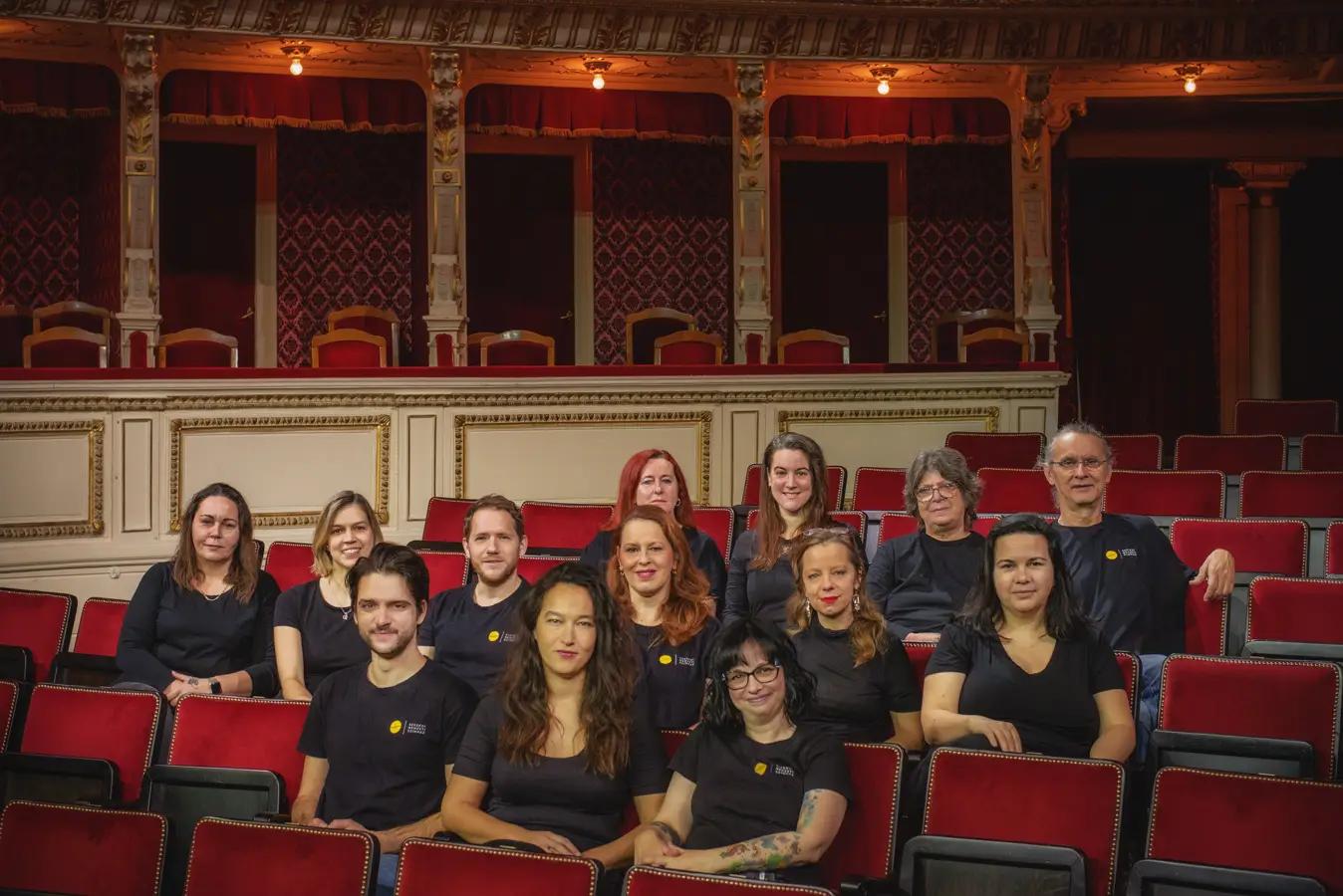 Ügyelők, asszisztensek, súgók