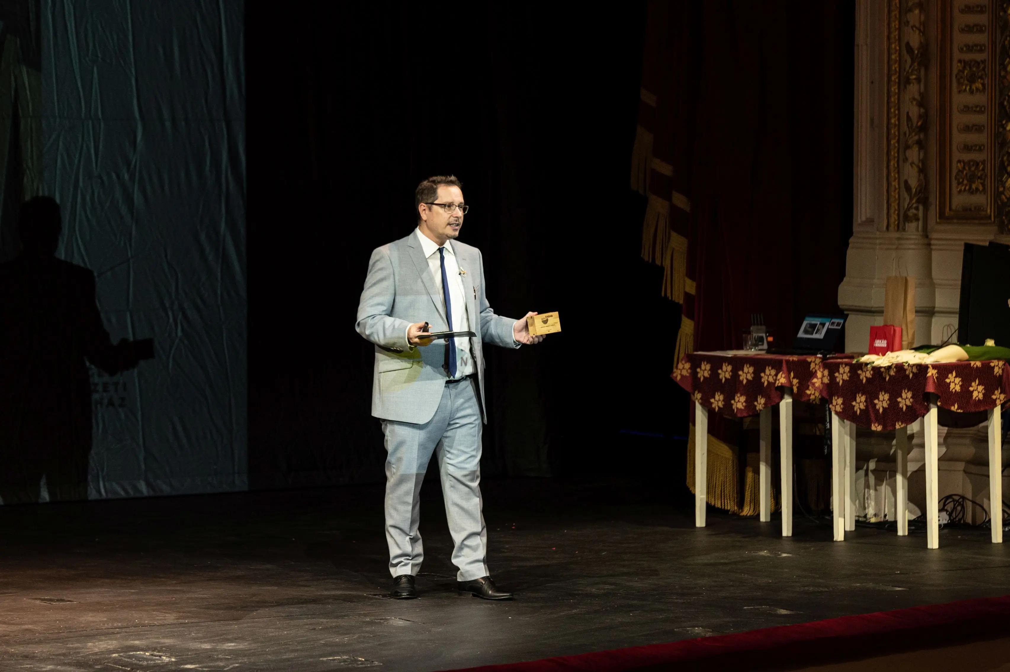 Az új évadban is a nézők a legfontosabbak a Szegedi Nemzetiben fotógaléria képe 4 Az új évadban is a nézők a legfontosabbak a Szegedi Nemzetiben fotógaléria képe 4