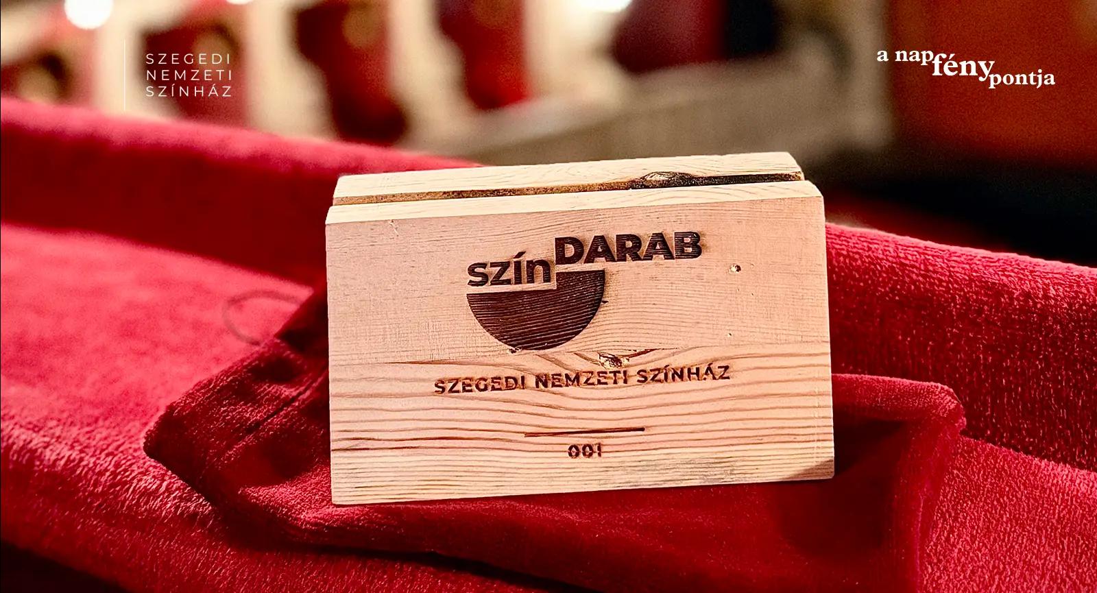 Öné lehet egy darab a világot jelentő deszkákból hír képe Öné lehet egy darab a világot jelentő deszkákból hír képe