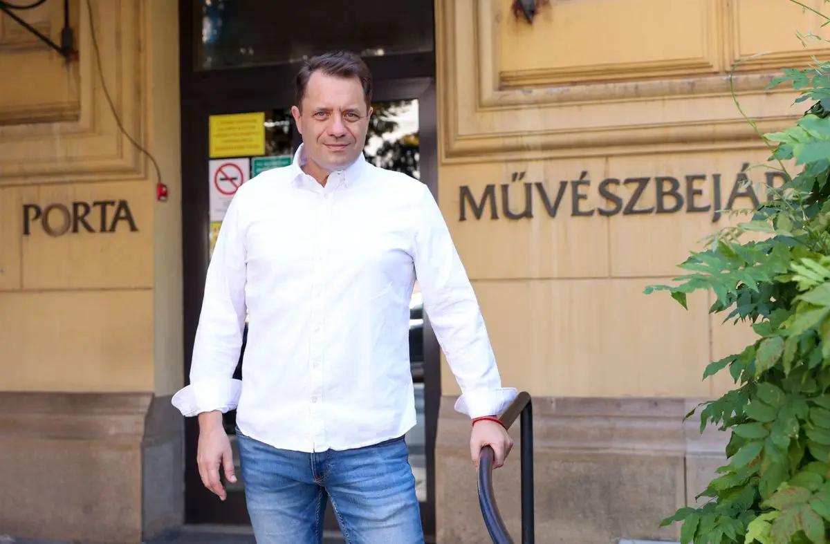 Színészként ment el, zeneigazgatóként tért vissza – Mátyássy Szabolcs nagy tervekkel érkezett Szegedre hír képe Színészként ment el, zeneigazgatóként tért vissza – Mátyássy Szabolcs nagy tervekkel érkezett Szegedre hír képe
