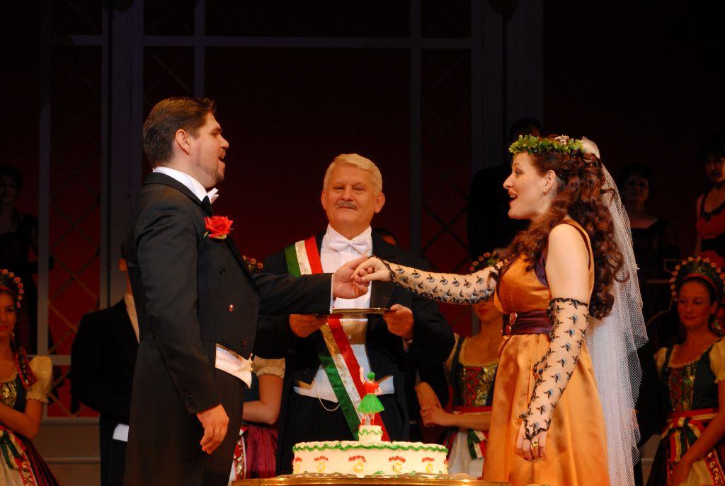 CSÁRDÁSKIRÁLYNŐ 4 CSÁRDÁSKIRÁLYNŐ 4