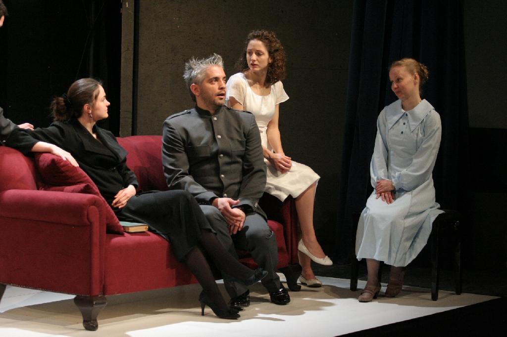 HÁROM NŐVÉR fotógaléria képe 4 HÁROM NŐVÉR fotógaléria képe 4