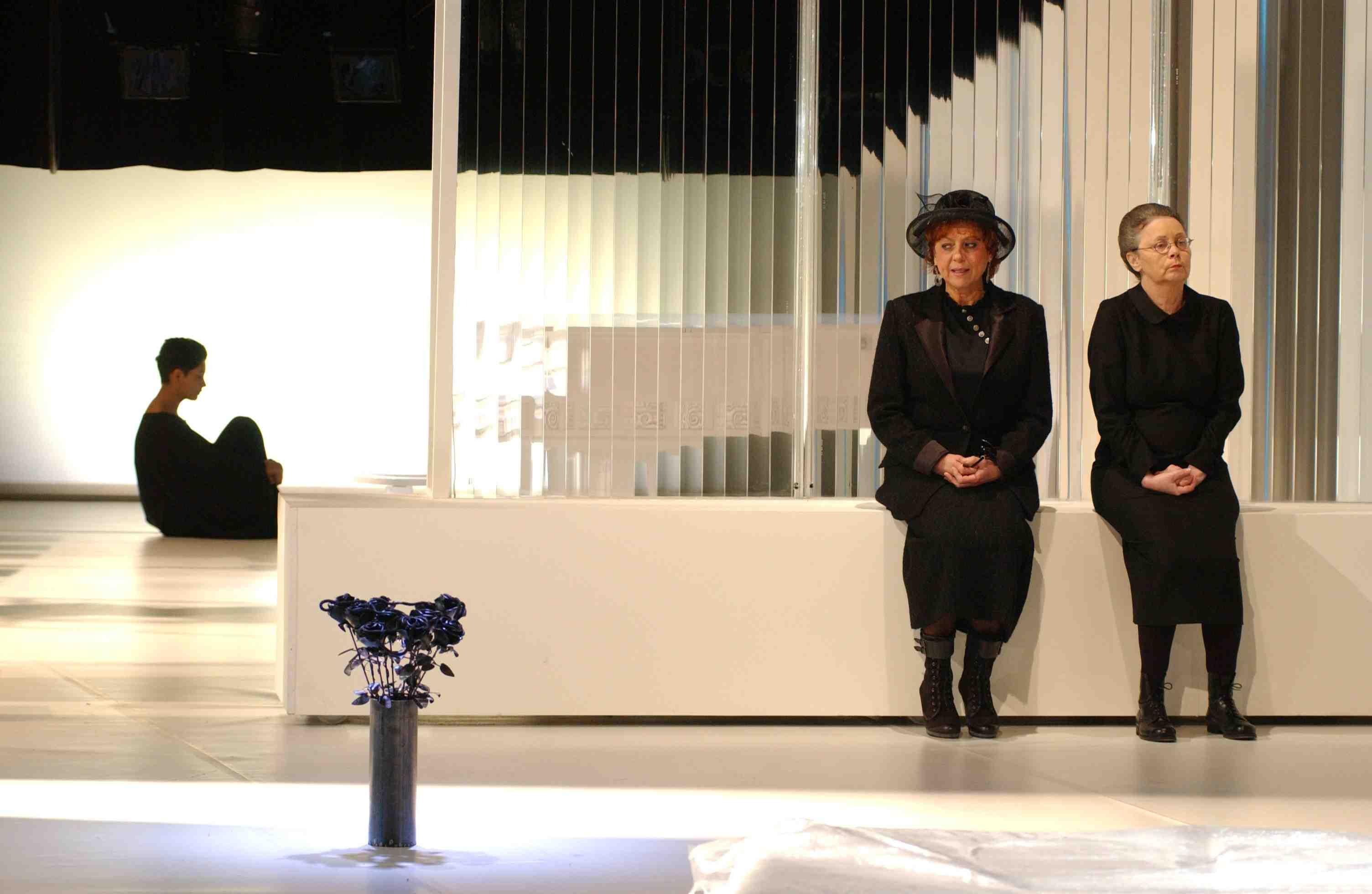 HEDDA GABLER 4 HEDDA GABLER 4