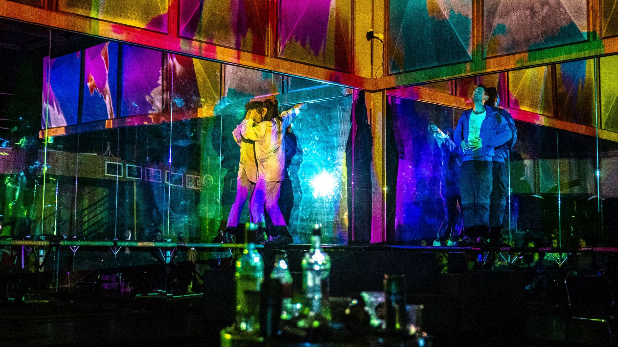 Kék Tesla fotógaléria képe 4 Kék Tesla fotógaléria képe 4