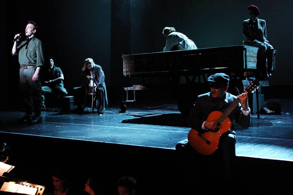 Kurázsi mama és gyermekei 3 Kurázsi mama és gyermekei 3