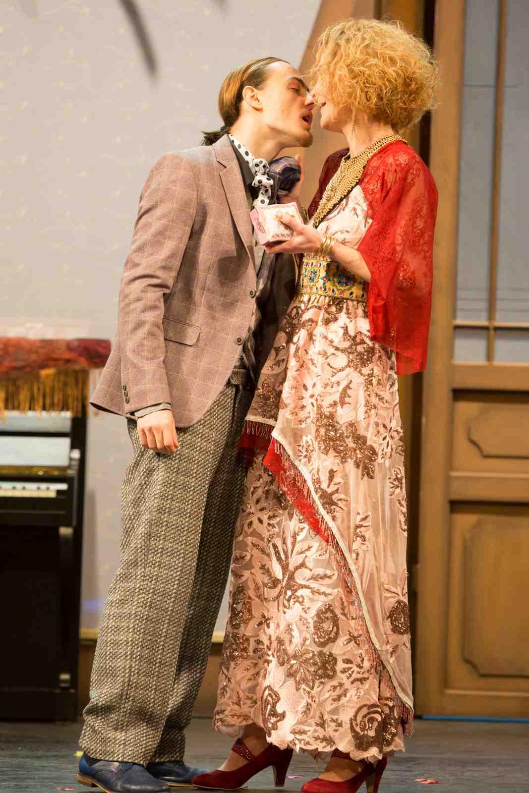 Színház / Marsall 4 Színház / Marsall 4